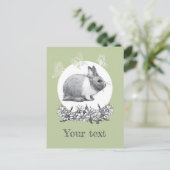 Fluffy hare met vlinders op groene achtergrond briefkaart (Staand voorkant)