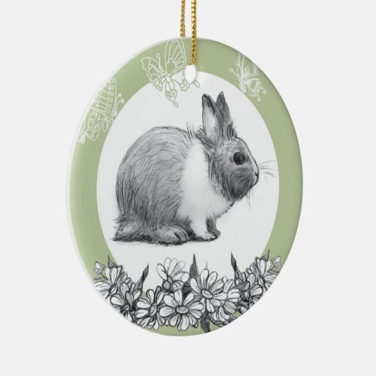 Fluffy hare met vlinders op groene achtergrond keramisch ornament (Rechts)