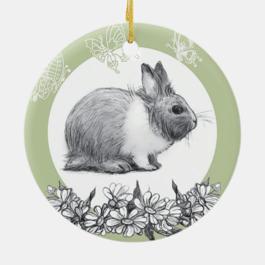Fluffy hare met vlinders op groene achtergrond keramisch ornament (Achterkant)