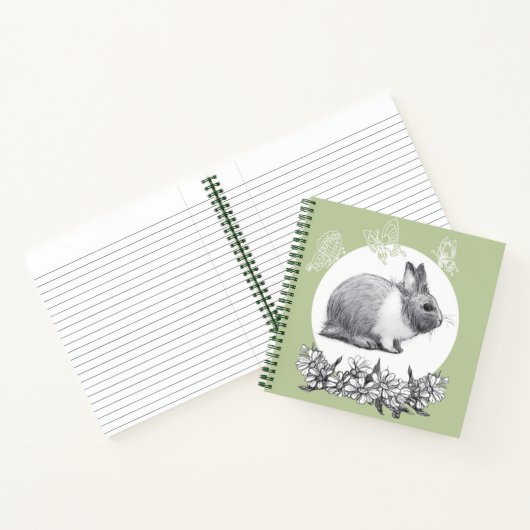 Fluffy hare met vlinders op groene achtergrond notitieboek (Binnen)