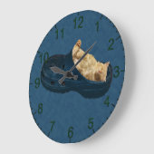 Fluffy Kitten die in een steegje slapen, wandklok (Hoek)