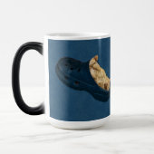 Fluffy Kitten die slapen in croc-schop, magische M Magische Mok (Links)