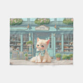 Fluffy kitten met blauwe boog bij banketbakkerij fleece deken (Voorkant (Horizontaal))
