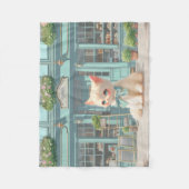 Fluffy kitten met blauwe boog bij banketbakkerij fleece deken (Voorkant)