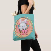 Fluffy Konijn zittend in Paasmandje 3D-ontwerp Tote Bag (Dichtbij)