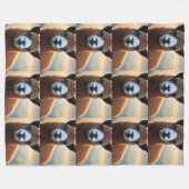 Fluffy Majesty: de grote wollige bruine alpaca Fleece Deken (Voorkant (Horizontaal))