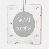 Fluffy Marshmallow Kat in Roze | Zoete dromen Keramisch Ornament (Links)