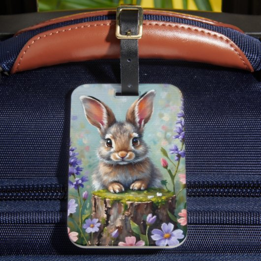 Fluffy Rabbit in een veld van bloemen Bagagelabel (Voorkant Insitu 2)