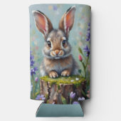 Fluffy Rabbit in een veld van bloemen Seltzer Blikjeskoeler (Achterkant)