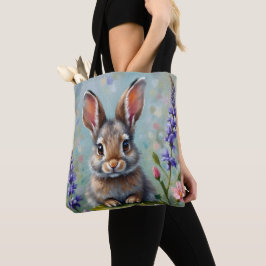 Fluffy Rabbit in een veld van bloemen Tote Bag