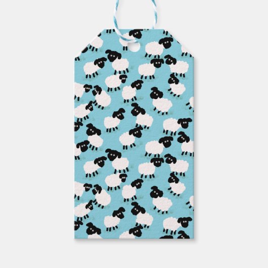 Fluffy schapen op babyblauw cadeaulabel (Voorkant)