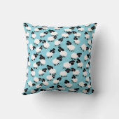Fluffy schapen op babyblauw kussen (Achterkant)