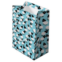 Fluffy schapen op babyblauw