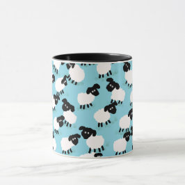 Fluffy schapen op babyblauw mok