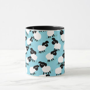 Fluffy schapen op babyblauw mok