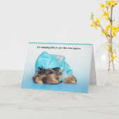 Fluffy Schattigee hond die aan je Wenskaart denkt Kaart (Gele Bloem)