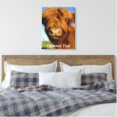 Fluffy Scottish Highland Koe - Blue Sky Canvas Afdruk (Insitu (Slaapkamer))
