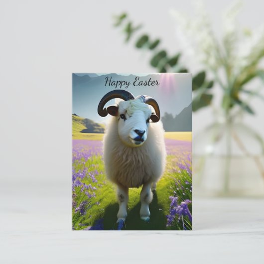Fluffy Sheep field of purple bloemen - Pasen Briefkaart (Staand voorkant)