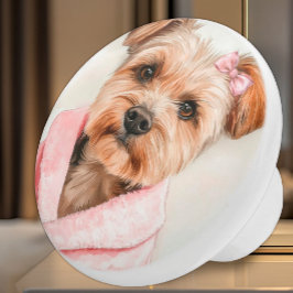 Fluffy Terriër in Roze Kleed Waterverf Keramische Knop