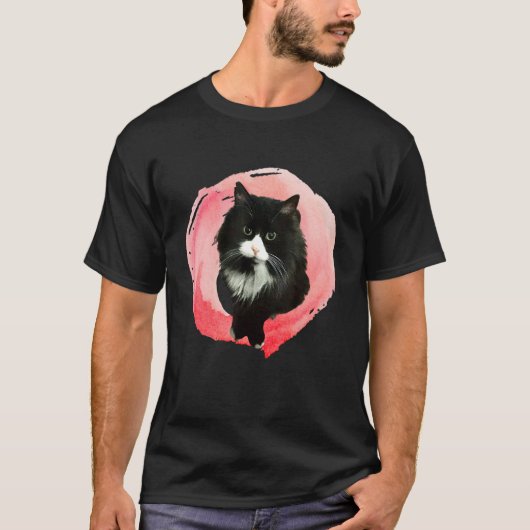 Fluffy Tuxedo Cat in roze lichtstroom T-shirt (Voorkant)