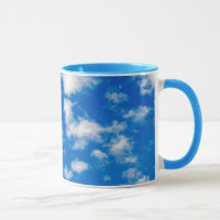 Fluffy White Clouds in een Blue Sky