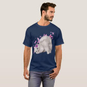 Fluffy White Kitten omgeven door roze bloemen en b T-shirt (Voorkant volledig)