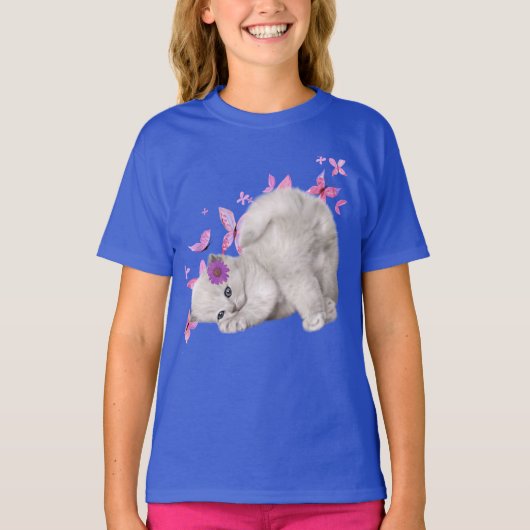Fluffy White Kitten omgeven door roze bloemen en b T-shirt (Voorkant)