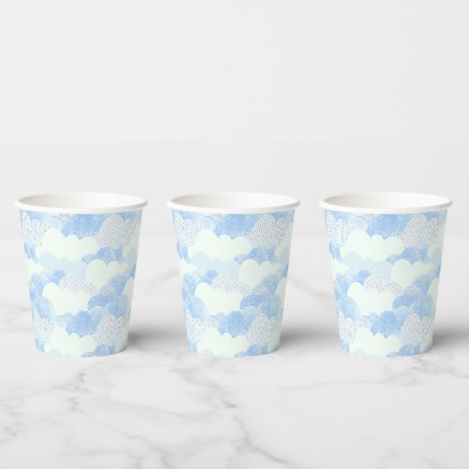 Fluffy White Sky Blue Textured Clouds Papieren Bekers (Multi)