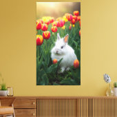 Fluffy wit konijn zit tussen de tulpen canvas afdruk (Insitu (Woonkamer))