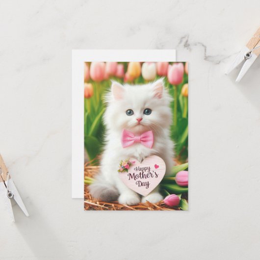 Fluffy Witte Kitten in Tulpveld Moederdag Kaart (Voorkant / Achterkant in situ)
