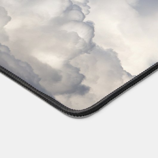 Fluffy Wolken in een Cerulean Blue Winter Sky Bureaumat (Hoek)