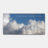 Fluffy Wolken in een Cerulean Blue Winter Sky Bureaumat (Voorkant)