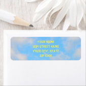 Fluffy Wolken op Lichtblauwe hemel Etiket (Insitu)