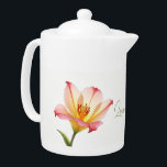 Fluisterende affectie lelies theepot<br><div class="desc">Drie prachtig weergegeven lelies, hun romige witte bloemblaadjes zacht blozend met roze aan de uiteinden, belichamen pure, zachte genegenheid. Het tedere kunstenaarschap roept een gevoel van licht comfort en delicate charme op, terwijl het ingebedde "Love You... " een oprechte boodschap fluistert, waardoor dit stuk een serene ode aan aanbidding is....</div>