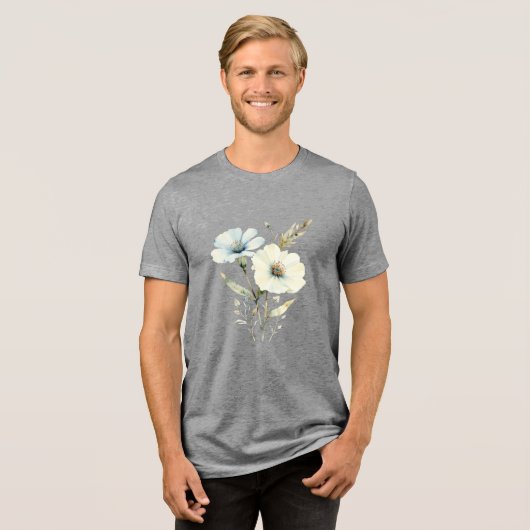 Fluisterende Bloemblaadjes: Zachte Blauwe & Crème Tri-Blend Shirt (Voorkant volledig)