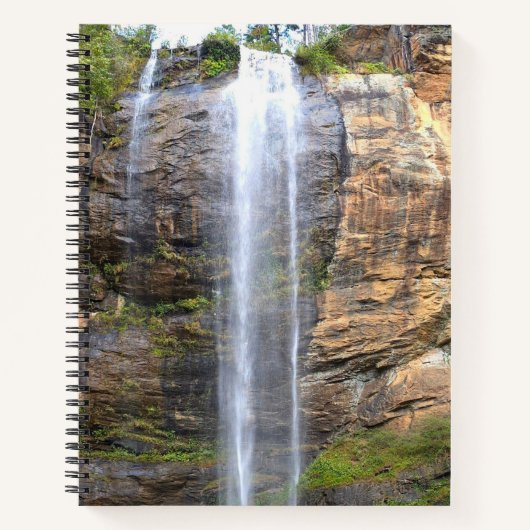 Fluisteringen van Toccoa Falls Notitieboek (Voorkant)
