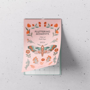 Fluitende Momenten: Een Jaar van Moth Magic Kalender