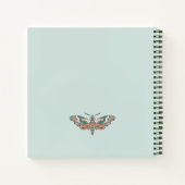 Fluitende Momenten: Een Jaar van Moth Magic Notitieboek (Achterkant)