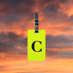 Fluorescent Chartreuse Yellow Neon Monogram Naam Bagagelabel<br><div class="desc">Monogrammed initiaal en ook persoonlijke details zoals naam,  adres,  telefoonaantal en e-mail allen die u kunt uitgeven. Ontworpen met een aantrekkelijke solide neongele kleurenachtergrond,  kunt u de kleur desgewenst wijzigen. Cool reiscadeauidee voor hem of haar.</div>