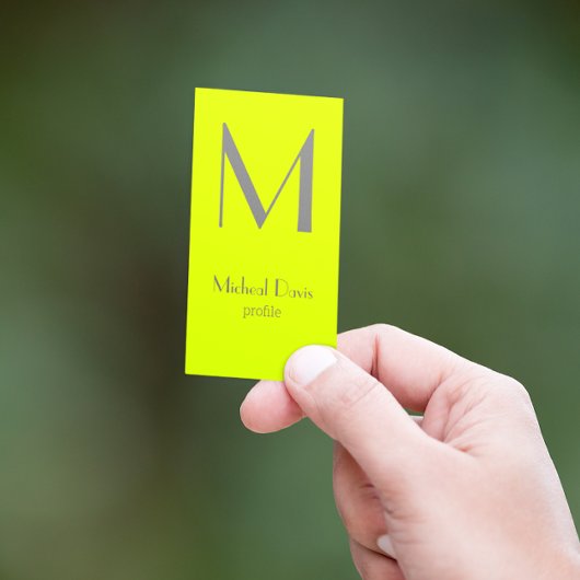 fluorescerend geel - vetgedrukt monogram visitekaartje