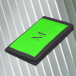 fluorescerend groen - voeg monogram toe drievoud portemonnee<br><div class="desc">Trifold Portemonnee met een tint van groen genaamd "fluorescerend groen". Het beschikt over een effen kleur achtergrond en een donkergrijze lettertype. Eenvoudig en trendy ontwerp van Alma Wad. Voeg nu uw monogram toe. _____________ Deze heldergroene kleur wordt in verband gebracht met het teken van Tweelingen in de Westerne astrologie. Deze...</div>