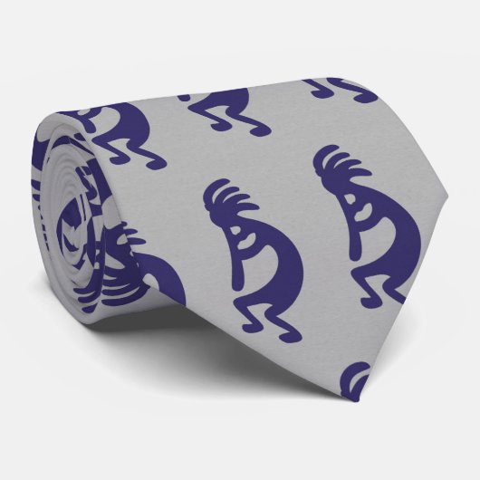 Flute die Kokopelli Cijfer afspeelt - Blauw op Gri Stropdas (Opgerold)