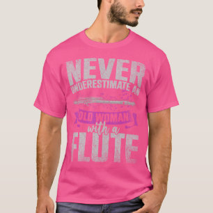 Flutist onderschat nooit een oude vrouw met een FL T-shirt