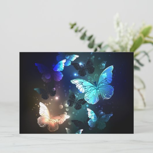 Fluttering Night Butterfly Aankondiging (Staand voorkant)