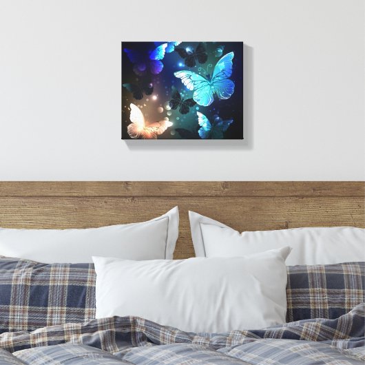 Fluttering Night Butterfly Canvas Afdruk (Insitu (Slaapkamer))