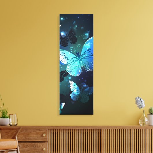 Fluttering Night Butterfly Canvas Afdruk (Insitu (Woonkamer))