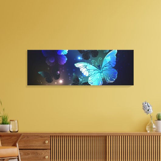 Fluttering Night Butterfly Canvas Afdruk (Insitu (Woonkamer))