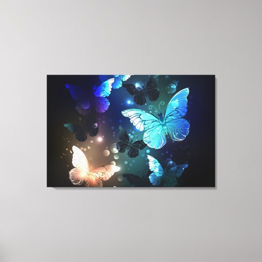 Fluttering Night Butterfly Canvas Afdruk (Voorkant)