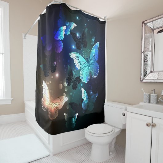 Fluttering Night Butterfly Douchegordijn (In situ)