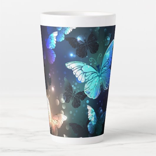 Fluttering Night Butterfly Latte Mok (Voorkant)